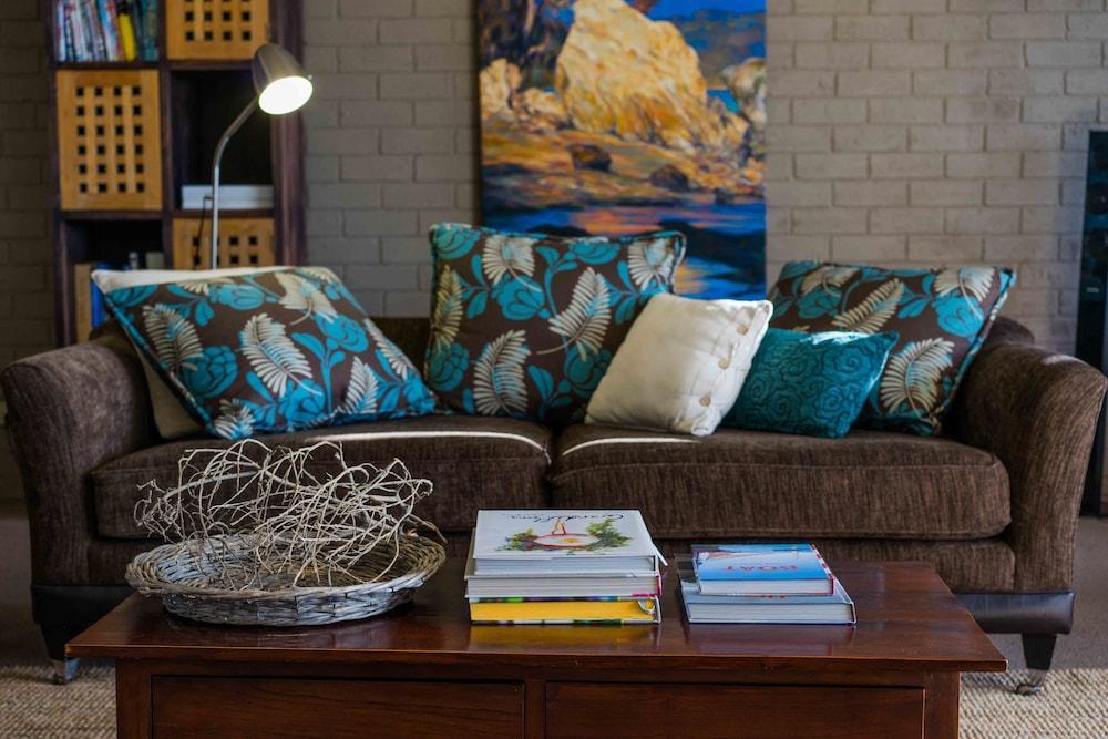 Bay Breeze Boutique Accommodation Бейтманс Бей Екстериор снимка