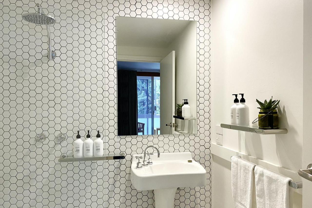 Bay Breeze Boutique Accommodation Бейтманс Бей Екстериор снимка