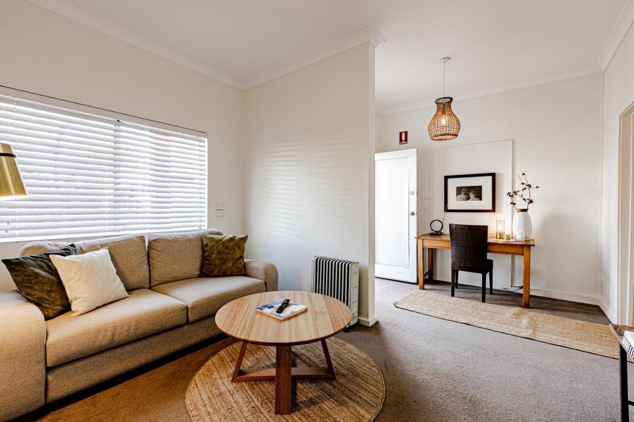 Bay Breeze Boutique Accommodation Бейтманс Бей Екстериор снимка