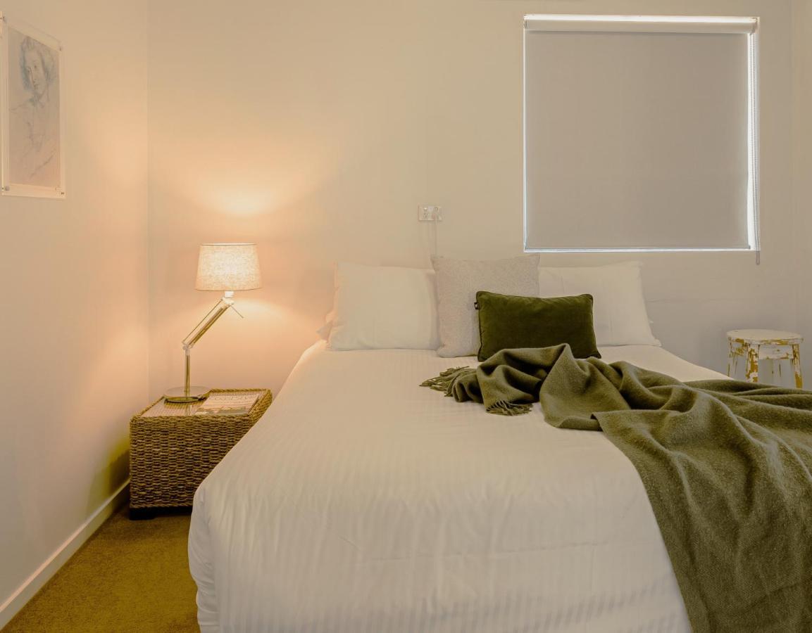 Bay Breeze Boutique Accommodation Бейтманс Бей Екстериор снимка