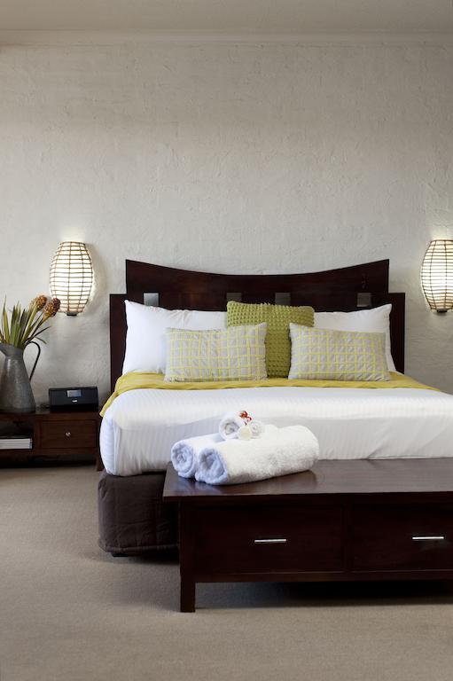 Bay Breeze Boutique Accommodation Бейтманс Бей Екстериор снимка